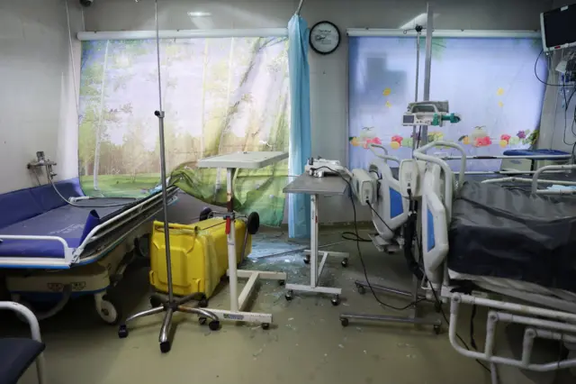 АҚШ-Исроил зарбаларидан шикаст етган Эрондаги Мотаҳари касалхонаси