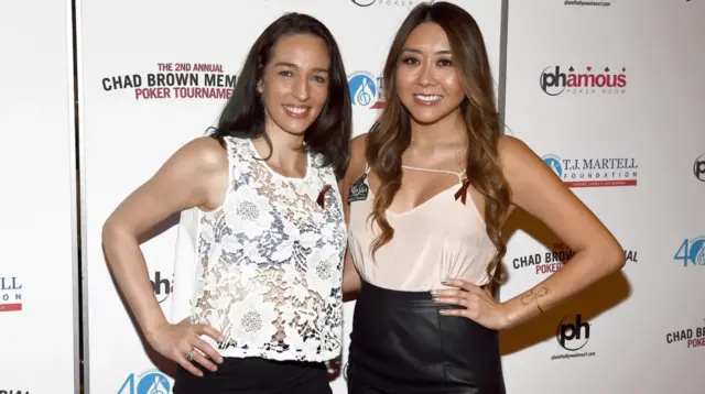 Kara Skot (levo) i Marija Ho, voditeljke emisije o pokeru