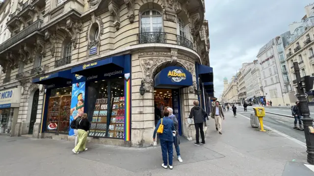 Toko berburu komik, manga, dan action figure di Paris