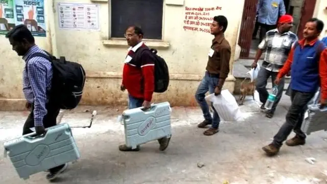 ইভিএমের ভোটের সঙ্গে ভিভিপ্যাট যন্ত্রের ফলাফল না মিললে আবারও গুনতে হবে ভোট।