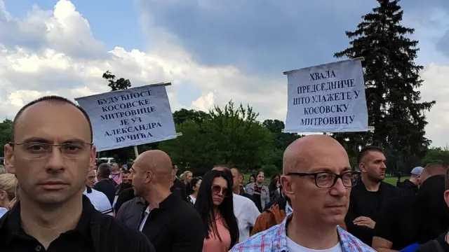 Челници Српске листе пред митинг у Београду