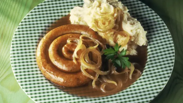 Сосиски с картофельным пюре