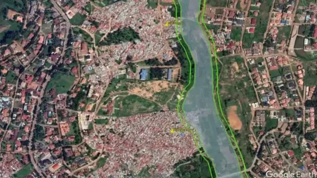 Mu 2020 leta yagaragaje imbago z'igishanga muri aka gace, inzu ziri muri izi mbago zahise zisenywa