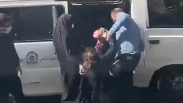 هرازگاهی ویدئویی از برخورد خشن گشت ارشاد با زنان در ایران منتشر می‌شود