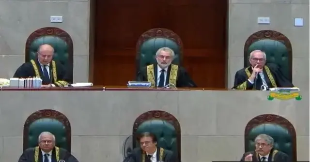 د سترې محکمې ۱۳ قاضیانو عدلي پلاوي د دې قضیې پرېکړه کړې.