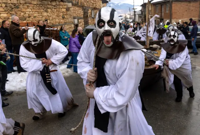 karneval u severnoj makedoniji, maskenbal u severnoj makedoniji, tradicionalni festival u vevčanima