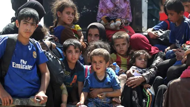 છાવણીમાં થતી હિંસા રોકવા માટે વારંવાર સલામતી માટે તપાસ થતી હોય છે.