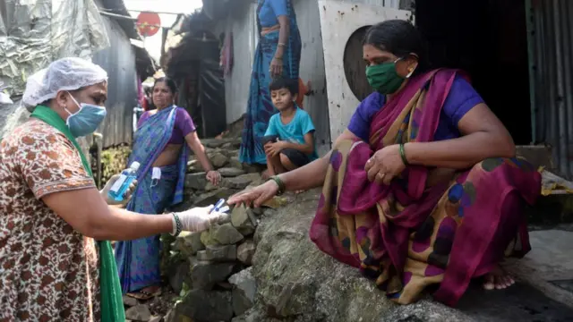 Тесты в трущобах Мумбая