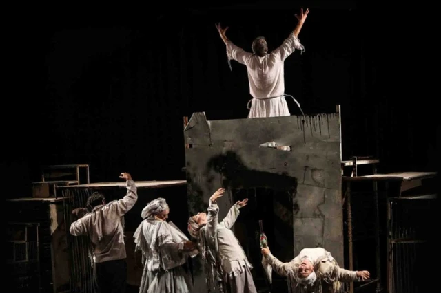 شهری مسخ و مطلق