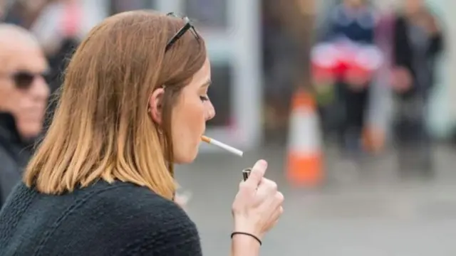 सिगारेट, धूम्रपान