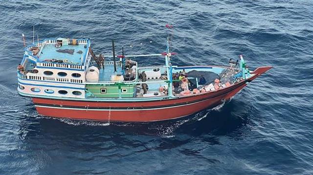 Embarcação que estaria transportando armas iranianas para os houthis