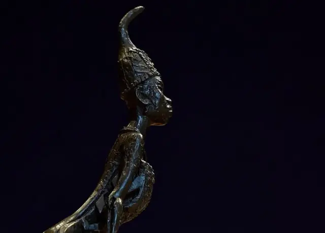 Une photo d'une des sculptures de Ben Enwonwu