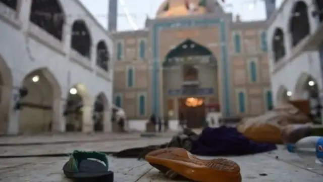 पाकिस्तान में बम हमले के बाद की तस्वीर