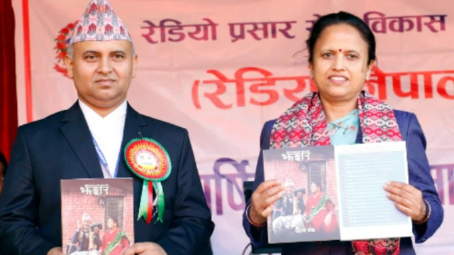 मन्त्री शर्माका साथ सचिव राउत