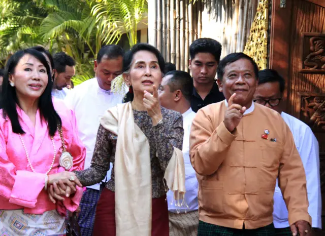 ပုဂံရောက် ဒေါ်အောင်ဆန်းစုကြည်နဲ့ ဒေါက်တာဇော်မြင့်မောင်