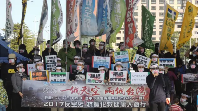 严重的空气污染令民众不满，将接连举行多次示威抗议。