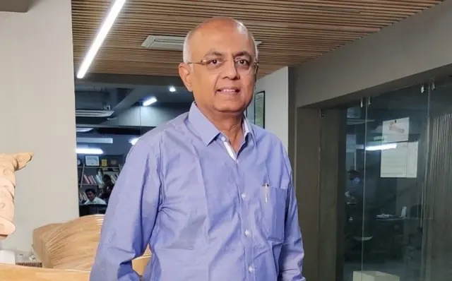 தமிழ்நாடு, தாய்மாமன் தங்க மோதிர திட்டம், விஜய்