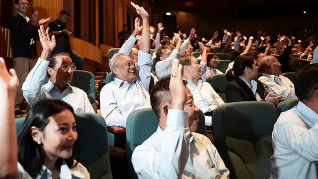 นายสุเทพ เทือกสุบรรณ