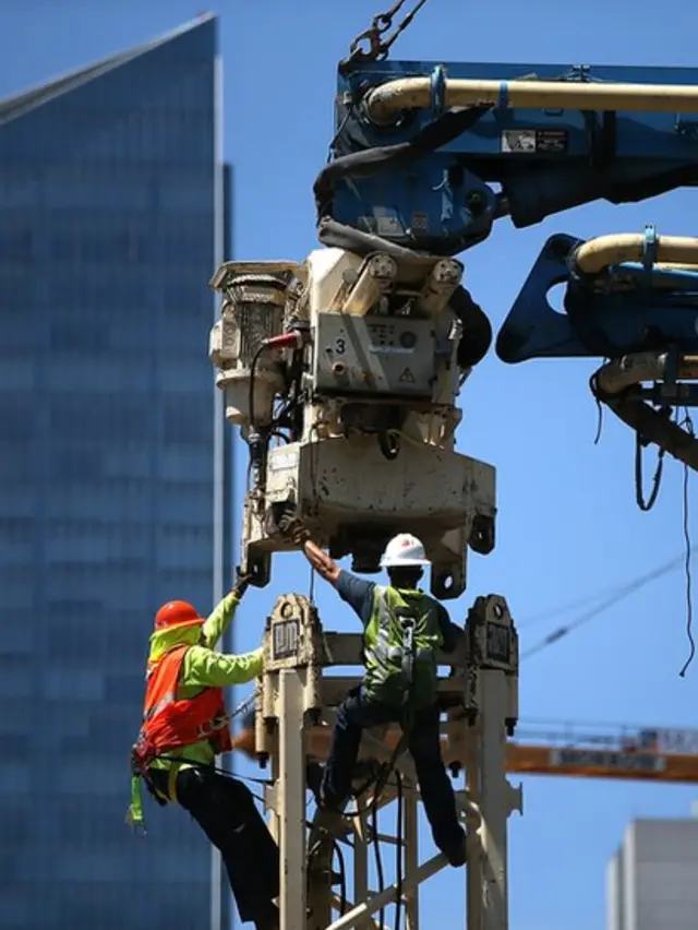 Obras en la costa de California