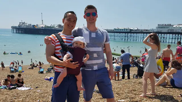 Меттью із донькою і партнером