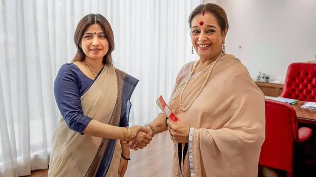 डिंपल यादव के साथ पूनम सिन्हा