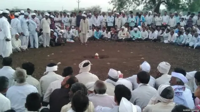 विदर्भातले शेतकरी या घटमांडणीकडे लक्ष ठेवून असतात.