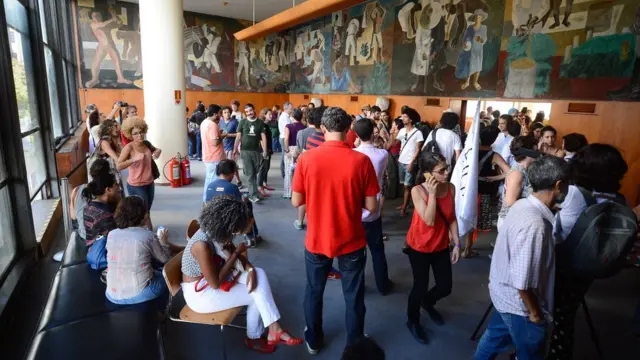 Protesto contra o fim do Ministério da Cultura na Funarte, no Rio