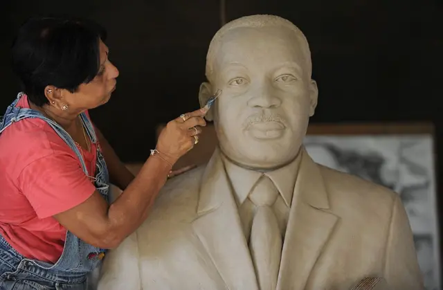 જશુબહેન શિલ્પી, કાંસાનું પૂતળું, બ્રૉન્ઝ વુમન, બીબીસી ગુજરાતી