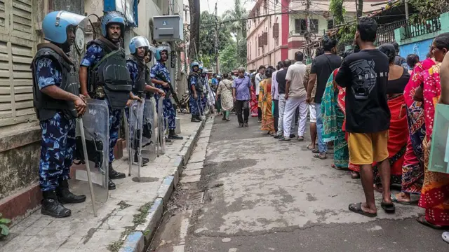 2026 தேர்தலுக்குப் பிந்தைய கருத்துக்கணிப்புகள், திமுக, அதிமுக, தவெக
