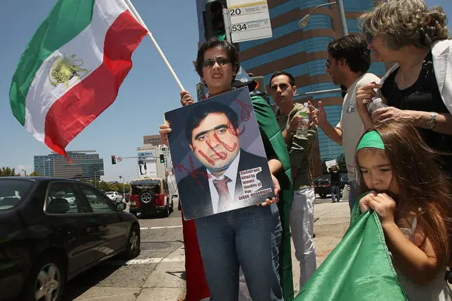 بعد از مرگ اکبر محمدی برخی از مخالفان جمهوری اسلامی در آمریکا، حکومت را به قتل اکبر محمدی متهم کردند