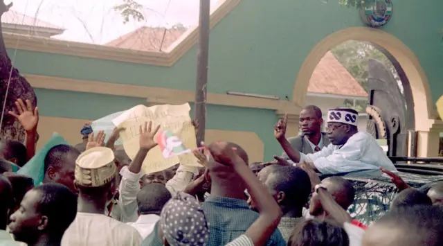 Bola Tinubu lokacin NADECO