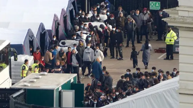 ኣብ መርከብ ዘለዉ ስደተኛታት