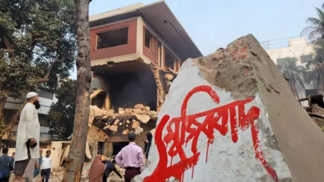 ধানমন্ডির ৩২ নম্বর বাড়ি ভেঙে গুঁড়িয়ে দেওয়া হয় (ফাইল ছবি)