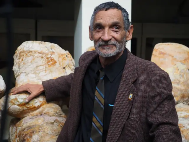 Mario Urbina y los huesos del Perucetus colossus