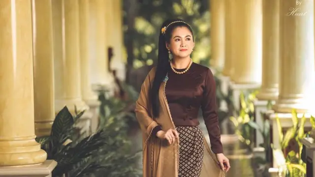 ထပ်ဆင့်အကယ်ဒမီနန္ဒာလှိုင်ဟာ အခုချိန်မှာတော့ စီးပွားရေးသမားတစ်ဦးအဖြစ် ရပ်တည်နေတာပါ။