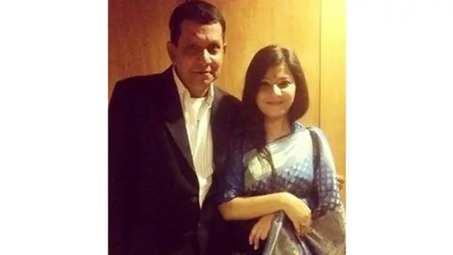 বাবার সাথে তোলা এই ছবিটি পাঠিয়েছেন আফরিন আক্তার