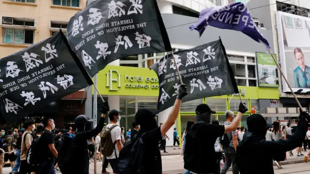 北京政府强调香港《国安法》针对极少数尝试破坏中国"国家安全"的人,但外界质疑北京当局绕过香港立法会设立《国安法》的做法。