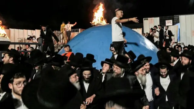 حشود غفيرة تحضر عيد لاك بعومر