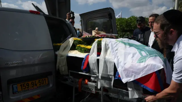 इजरेलमा विपिन जोशीको निधनप्रति समवेदना प्रकट गर्न विशेष समारोह आयोजना गरिएको थियो। त्यसका लागि नेपाल र इजरेलको झन्डा ओडाएर गाडीमा चढाएर शव लगिदैँ गर्दाको दृश्य