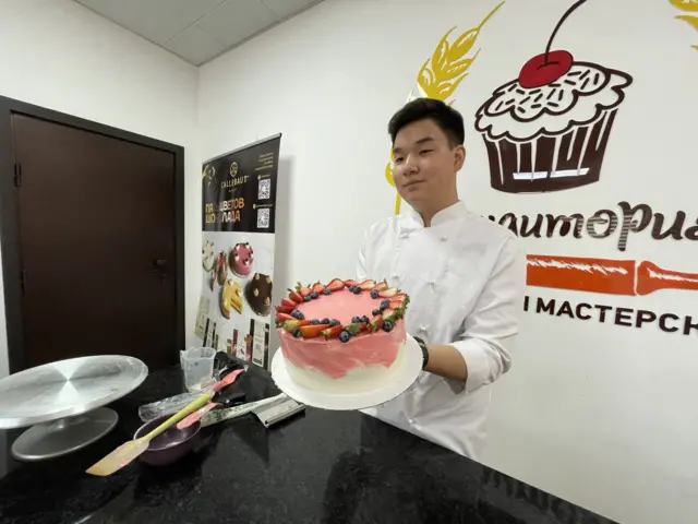 Жаш кондитер КМШ өлкөлөрүнө тортун жайылтууну кыялданат