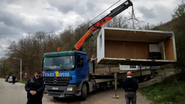 Косово, избори, контејнер