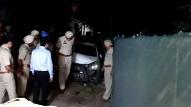 ਵਾਰਦਾਤ ਵਾਲੀ ਥਾਂ ਦਾ ਮੁਆਇਨਾ ਕਰਦੇ ਸੀਨੀਅਰ ਪੁਲਿਸ ਅਫਸਰ