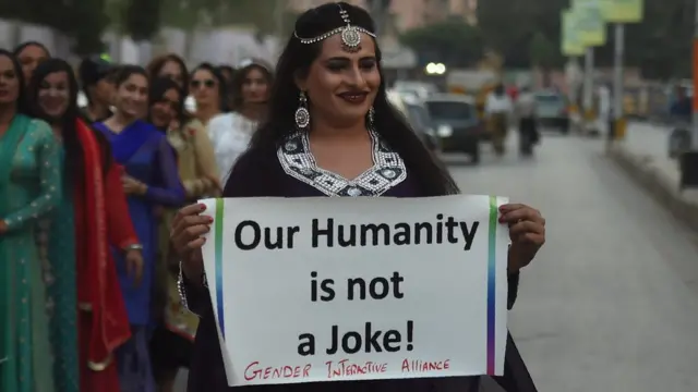2017 йилнинг 20 декабрда Покистон трансгендеррлари Карачида йирик намойиш ўтказишди.