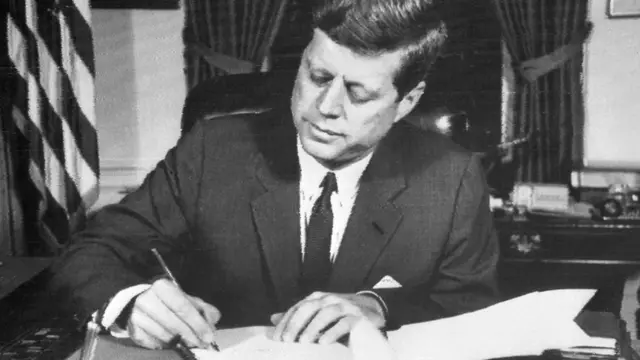 El presidente estadounidense John F. Kennedy durante la crisis de los misiles de Cuba en 1962.