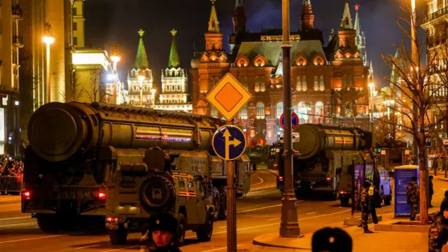 Des missiles sont conduits à travers Moscou en vue de la parade du 9 mai
