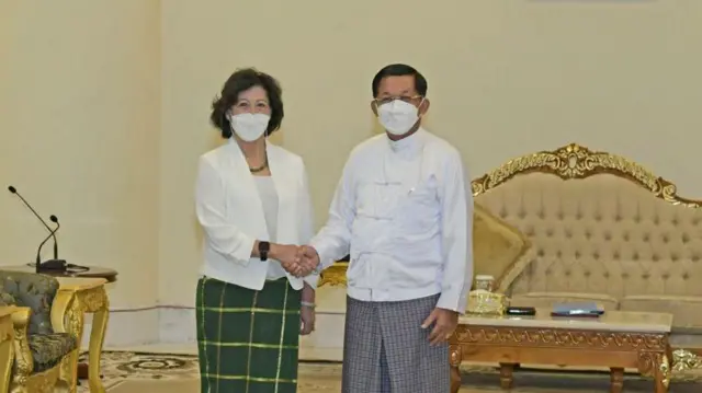 ကုလအထူးကိုယ်စားလှယ်နဲ့ စစ်ကောင်စီဥက္ကဋ္ဌတို့ ပြီးခဲ့တဲ့ သြဂုတ်လလယ်ပိုင်းမှာ နေပြည်တော်မှာ ပထမဆုံးအကြိမ် တွေ့ဆုံထားပါတယ် 