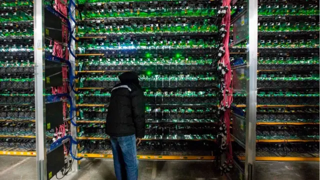 Minero frente a computadores de alta potencia.