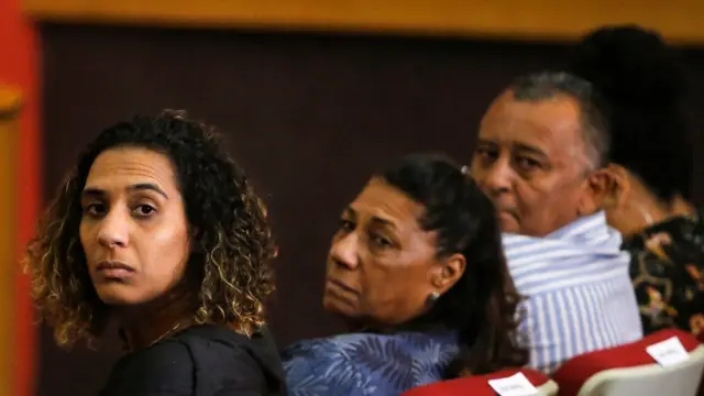 Anielle Franco, irmãestrela bet cupom depositoMarielle, ao ladoestrela bet cupom depositoMarinete Silva e Antonio Franco, pais da vereadora