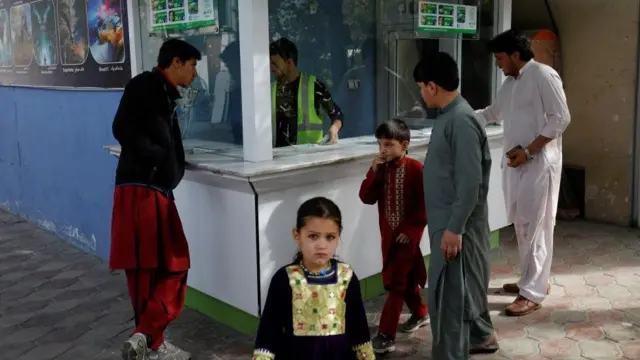 د کابل یو پارک چې اوس یوازې نارینه او ماشومان ورتلای شي.