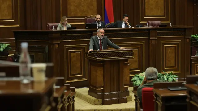 Paşinyan Ermənistan parlamentində, 10 may 2021